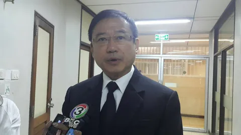 'สีหนาท' รายงานตัวหลังถูกเด้ง ยันไม่เกี่ยวข้องคดีเครดิตยูเนี่ยนฯ