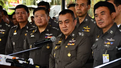 ศรีวราห์ สั่งสอบภาพคนคล้ายผู้ว่าฯแม่ฮ่องสอนคนเก่า กับสาวรอยสักนกฮูก