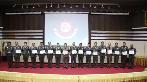 ผบ.ตร. มอบรางวัลเชิดชูเกียรติ ตร. ผู้สื่อข่าวดีเด่น ไทยรัฐ รับ 2 รางวัล