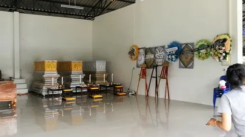 บรรยากาศสุดเศร้า! งานศพ3ชีวิตดับ เหตุรถแหกโค้งปราบเซียนจมคูน้ำ(คลิป)