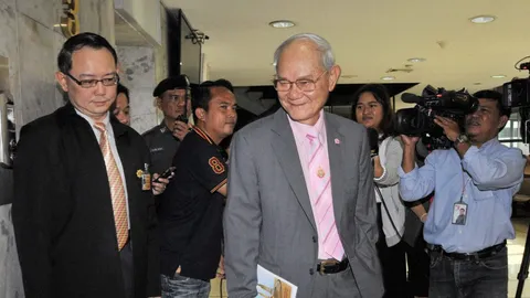 ประธาน กรธ. แจง ยื่นศาล รธน.ตีความ ก.ม.คุมสื่อได้ หลังมีผลบังคับใช้