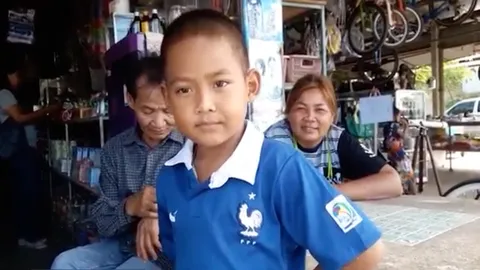 เด็กชาย ที่สุรินทร์ แค่ 6 ขวบ ร้องโชว์ เสียงไก่ขัน ได้สารพัดชนิด (คลิป)