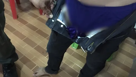 พี่ไม่ใหญ่! หนุ่มเชียงใหม่เป้าตุงผิดปกติ ตร.ให้ถอดกางเกงเจอตัวต้นเหตุ