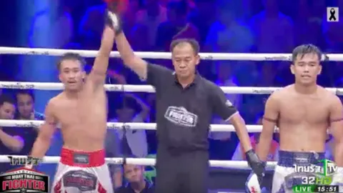 'ธนูศึกเล็ก' ฟอร์มดุ! ไล่บดชนะคะแนนเดชฝั่งโขง ศึกมวยไทยไฟต์เตอร์