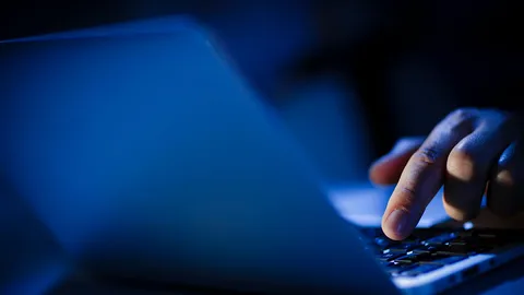 ดีอีเตือนให้ระวังแก๊งมิจฉาชีพ อย่าเชื่อพวกแอบอ้างเด็ดขาด