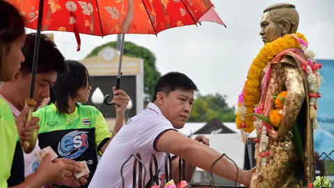 'โค้ชยะ' นำทัพลูกยางสาวไทยไหว้ย่าโมเอาชัย ก่อนลงตบไต้หวัน