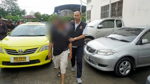 ตร.คุมตัว รปภ.แทงคอแท็กซี่ ทำแผน ชี้จุดเกิดเหตุ