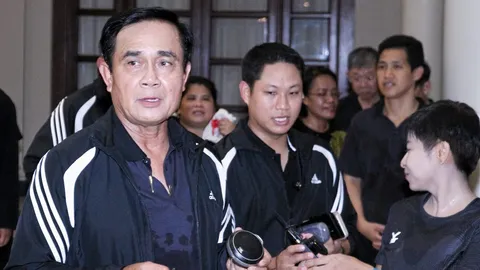 นายกฯ อารมณ์ดีเปิดเพลงที่ชอบ นำ ขรก.ออกกำลังกาย