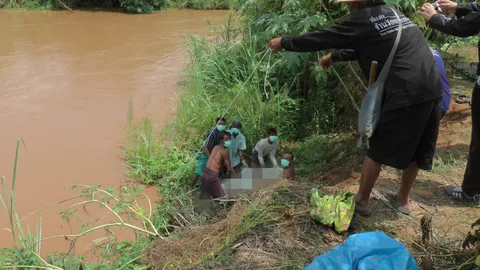 เจอแล้วศพแม่! ถูกน้ำป่าซัดขณะข้ามห้วยที่แม่ระมาด เร่งหาลูกสาววัย 16