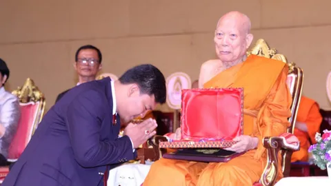 กษัตริย์กัมพูชามอบผู้แทน ถวายเครื่องราชฯ 3 พระสงฆ์ผู้บริหาร มจร.