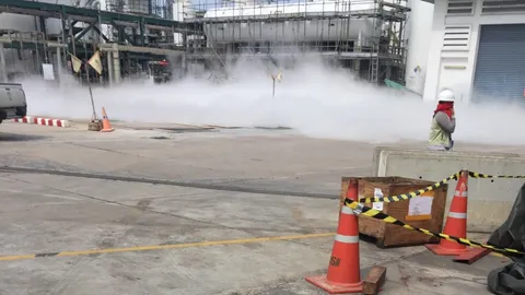 ท่อก๊าซออกซิเจนรั่ว! อพยพ 200 คนงานระยอง คุมสถานการณ์ได้แล้ว