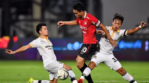 'เมืองทอง' พ่ายอุบลฯ คาบ้าน 2-3 ส่อร่วงจ่าฝูงไทยลีก