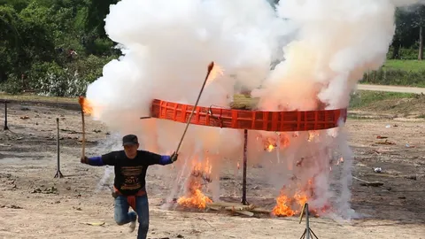 คนรอชม ไม่ผิดหวัง! ตะไลบั้งไฟสิบล้านขอฝน ที่กุดหว้า กาฬสินธุ์ 