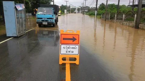น้ำยังท่วมถนน 7 สาย ใน 4 จังหวัด ทางหลวงชนบทสั่งเฝ้าระวัง