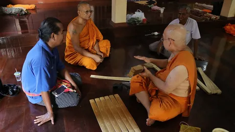 พบคัมภีร์ใบลานอายุกว่า 200 ปี ที่วัดใหญ่นครชุมน์ ราชบุรี (คลิป)