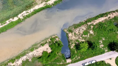 คลองสองสี น้ำเน่ากับน้ำดี ไหลเจอกันที่บางระกำ ถึงปลาตายแต่มีน้ำทำนา