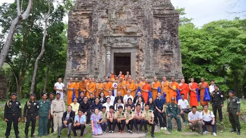 คณะธรรมยาตรา 5 แผ่นดิน ปักกลดกัมพูชา ปฏิบัติธรรมวิทยาลัยกำปงเฌอเตียล 