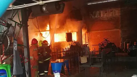 ไฟไหม้ร้านดังภูเก็ต ‘มหานคร’ ช็อตห้องคอนโทรล โหมกลางเที่ยงยังดีดับได้