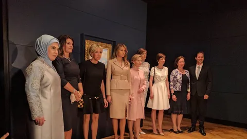  'เมลาเนีย' สตรีหมายเลขหนึ่งสหรัฐฯ มาเบลเยียม ใช้กระดาษชำระหนา 3 ชั้น