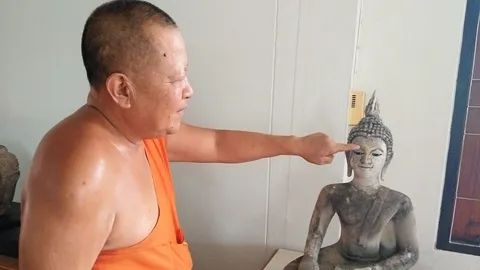 ตะลึงพระยิ้ม 500 ปี ใบหน้าจมูกสีทอง