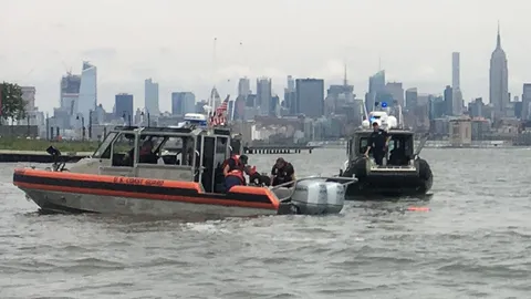  คอมมานโดมะกัน ร่มไม่กาง ร่างกระแทกน้ำดับ คนหลายพันสุดช็อก