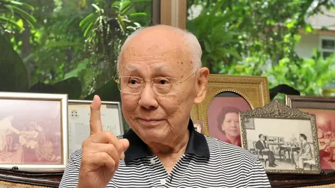 ปู่พิชัย เตือน อย่าเปลี่ยนม้ากลางศึก แนะ ชวน เป็นพลังเสริมให้ปชป.