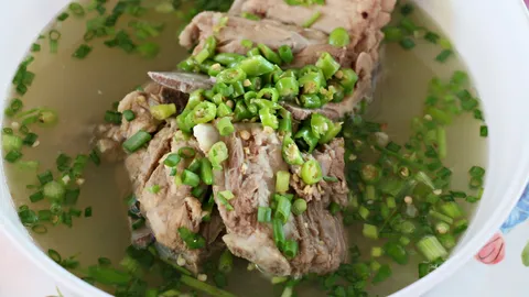 ซดคล่องคอ! ต้องไปลองที่เลย ซุปเปอร์เล้งแซ่บสุดจี๊ด เนื้อนุ่มละลายในปาก