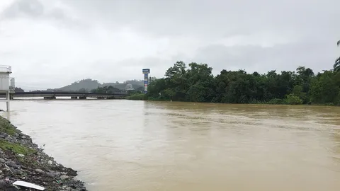 ฝนหนัก! พังงา เตือนพื้นที่เสี่ยง 3 หมู่บ้าน อ.ท้ายเหมือง ระวังน้ำท่วม
