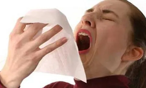 คนส่วนใหญ่ยังคงไอและจามกันไม่ถูกต้อง ต้องทำท่า "แดร็กคูล่า"