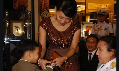 องค์ทีฯ สนพระทัยนาฬิกา ขอลองเรือนใหญ่ๆ