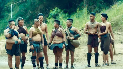 พชร์ ดึง หม่ำ-โก๊ะตี๋-ติ๊ก ลงตุ๊ดตู่กู้ชาติ เรียกเสียงฮา (ชมตัวอย่าง)  