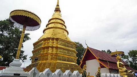 ลบหลู่! คนมือบอนสลักชื่อตัวเองลงพระธาตุจอมทอง พระ-ชาวบ้านไม่พอใจ