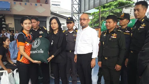 ตั้งศูนย์ช่วยเหลือชาวบ้านเหตุเพลิงไหม้ชุมชนวัดไผ่ตัน ตร.คาดไฟลัดวงจร