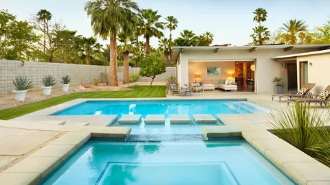 รวมไอเดียสร้าง 'สระว่ายน้ำ' ไว้ที่บ้าน สวย น่าว่ายกว่าทะเลอีก!