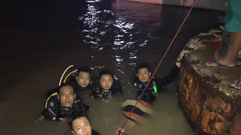 เรืออีแปะล่มกลางเจ้าพระยาย่านพระประแดง เด็กเรือโยงจมดิ่งดับใต้น้ำ