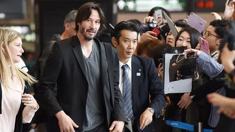 ดิบเซอร์ หล่อเท่ คีอานู รีฟส์ บินไปญี่ปุ่น 