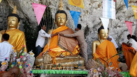 วัดห่มผ้าพระใหญ่ กู้ศรัทธาชาวพุทธ