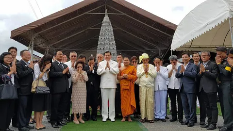 ธรรมยาตรา แผ่นดินธรรม–แผ่นดินทอง