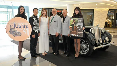 เนรมิตถนนสายสำคัญเมื่อ 60 ปีก่อน เสริมบรรยากาศจัดแสดงรถโบราณ