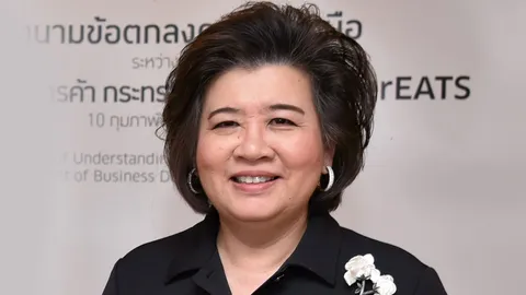 'พาณิชย์' จับมือเอกชน คัดสุดยอดโอทอป 308 รายการ ขึ้นห้าง - ดิวตี้ฟรี 