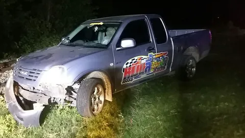 ล่าคนขับกระบะหมื่นลี้ ชน จยย.สาวรับจ้างกระเด็นคอหักตายข้างทางรถไฟ