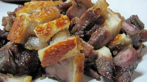 พ.ร.บ.คุมฆ่าสัตว์ ทำหมูย่างเมืองตรังลำบาก ลูกหลานไม่สานต่อกลัวผิดก.ม.