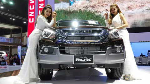 ตรีเพชรอีซูซุฉลอง 60 ปี ลุยธุรกิจในไทย นำทัพผู้จำหน่ายร่วมพิธีเสริมบารมี