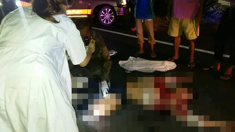 หนุ่ม 23 เพิ่งเรียนจบ! ควบมอเตอร์ไซค์หาแฟน ชนท้ายรถไถดับคาชุดนศ.