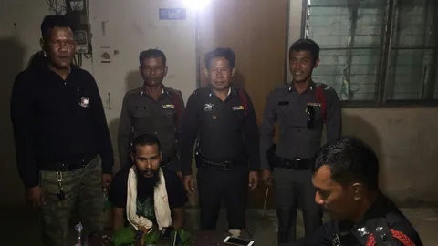 ผงะ !! 'บิน ลาดิน' โผล่ ตร.เมืองคอน ล็อกตัวเจอใบท่อม อ้างไว้กินเป็นยา