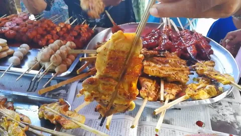 อร่อยอมตะ! ไก่ย่างถอดเสื้อ เจ้าเด็ดสงขลา ขายยาวนานกว่า 40 ปี 