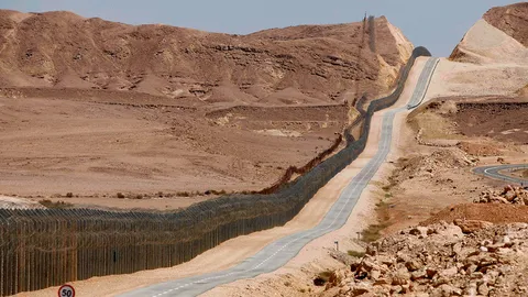 กำแพงบนทะเลทราย