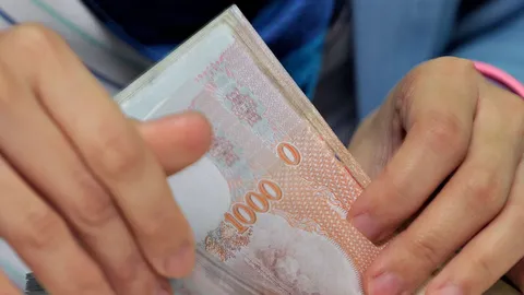 คาดค่าเงินยังผันผวนต่อเนื่อง แนะเอสเอ็มอีรีบประกันเสี่ยง