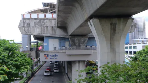 เจออีกแล้ว! ชายชาวเมียนมาเป็นลมดับบนขบวนรถไฟฟ้าบีทีเอส 