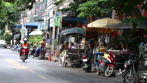 พาณิชย์ ร่วม กทม. เร่งหาสถานที่ช่วยผู้ค้า เดือดร้อนจัดระเบียบทางเท้า